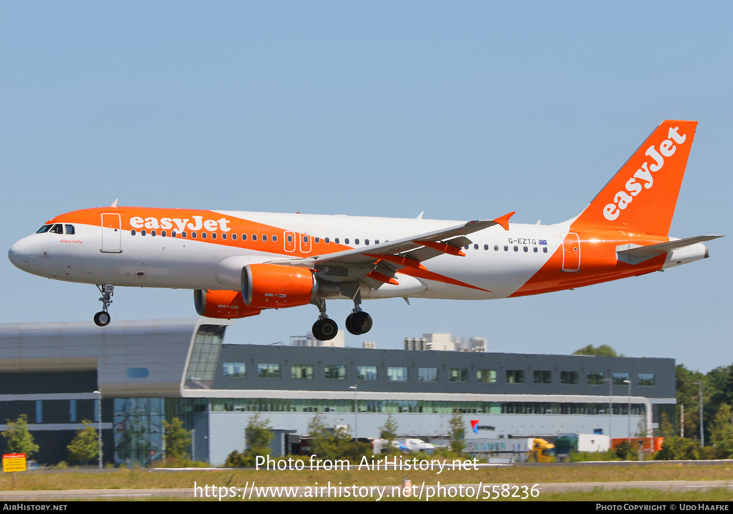 Aircraft Photo of G-EZTG | Airbus A320-214 | EasyJet | AirHistory.net #558236