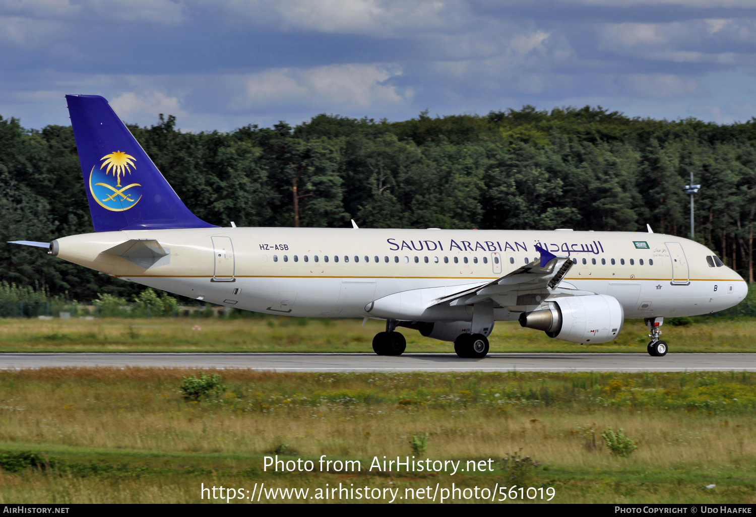 Aircraft Photo of HZ-ASB | Airbus A320-214 | Saudi Arabian Airlines | AirHistory.net #561019