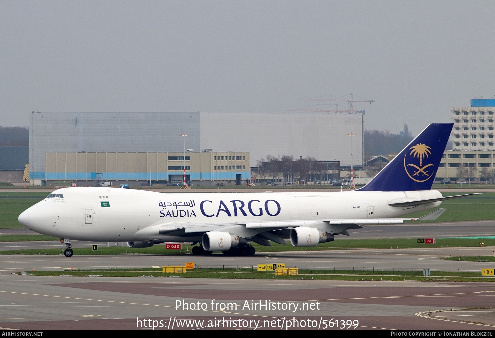 Aircraft Photo of 9H-AKJ | Boeing 747-412 | Saudi Arabian Airlines Cargo | AirHistory.net #561399