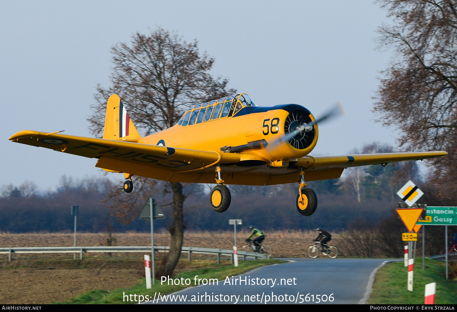 Aircraft Photo of G-BBHK / FH153 | North American AT-16 Harvard IIB | Canada - Air Force | AirHistory.net #561506