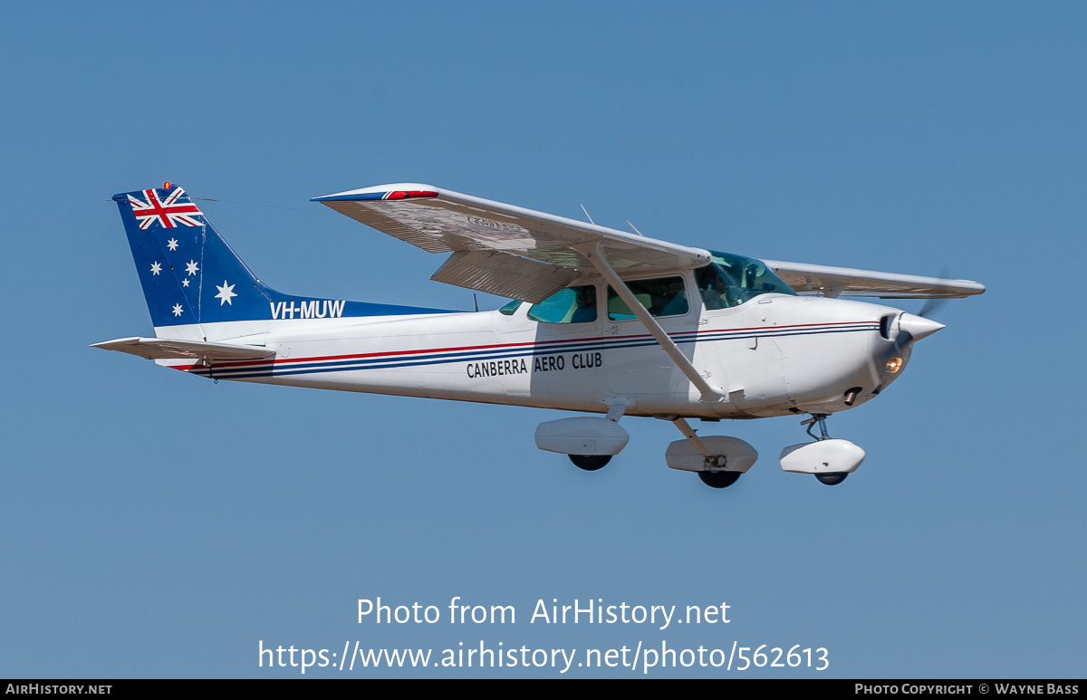 Aircraft Photo of VH-MUW | Cessna 172N Skyhawk | Canberra Aero Club | AirHistory.net #562613