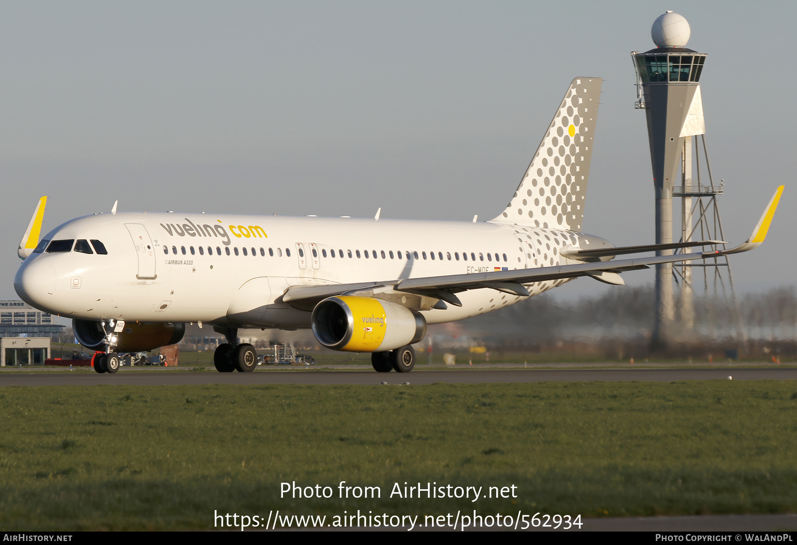 Aircraft Photo of EC-MQE | Airbus A320-232 | Vueling Airlines | AirHistory.net #562934