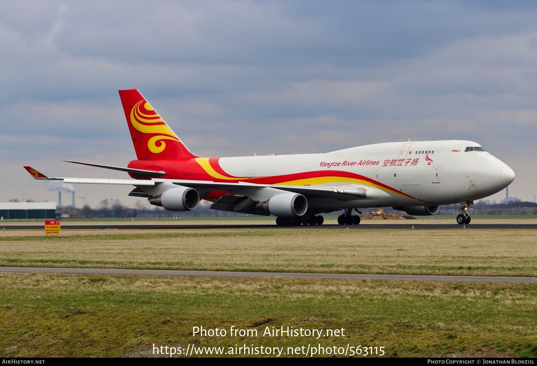 Aircraft Photo of B-2435 | Boeing 747-481(BDSF) | Yangtze River Airlines | AirHistory.net #563115