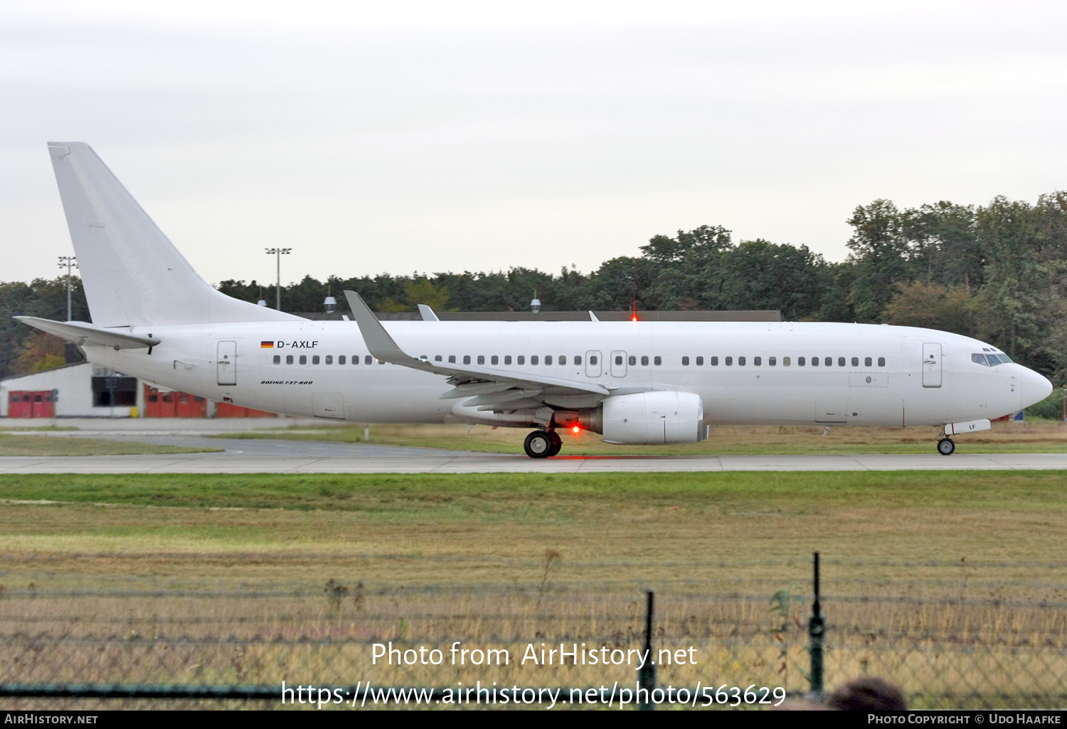 Aircraft Photo of D-AXLF | Boeing 737-8Q8 | AirHistory.net #563629