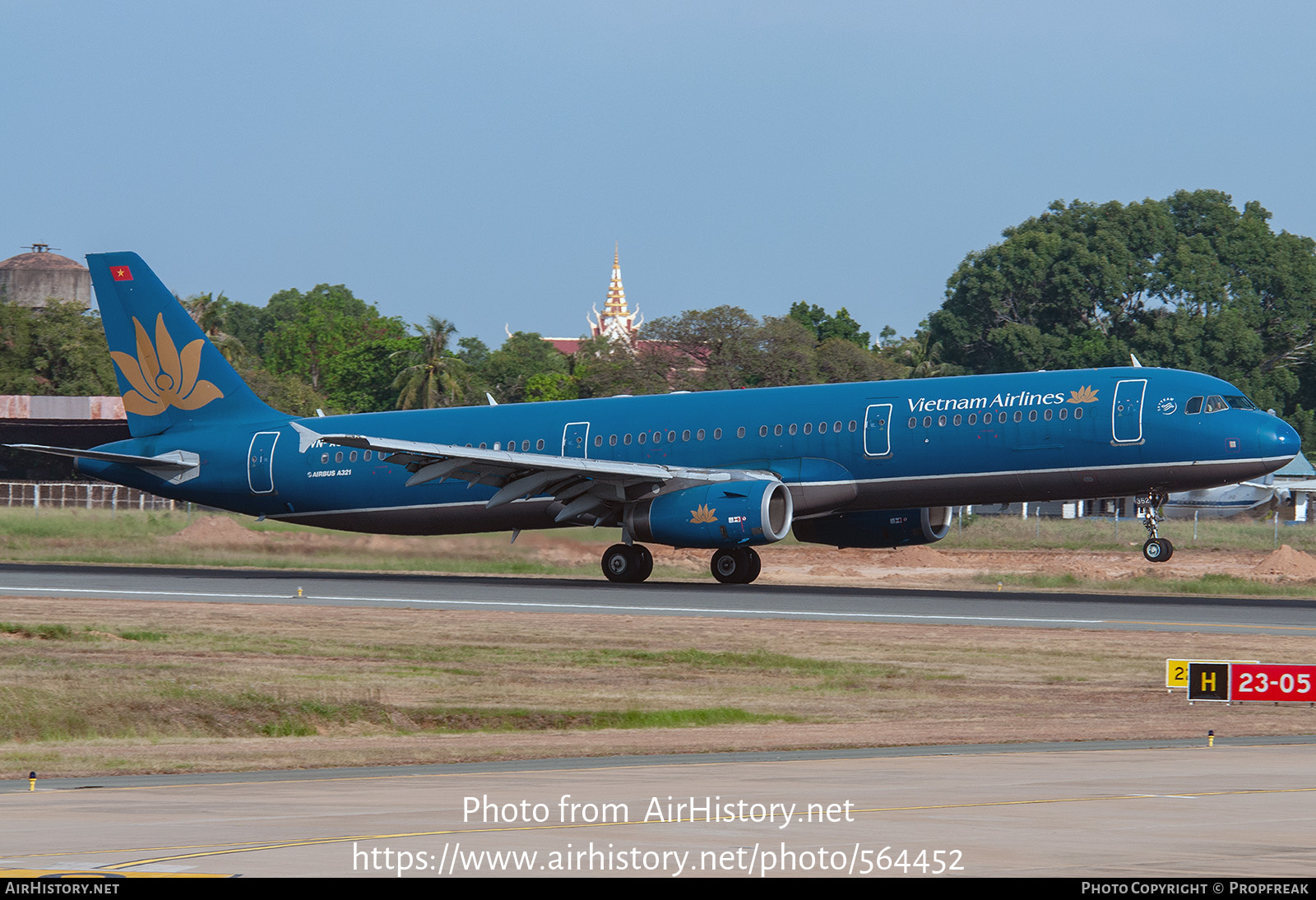 Aircraft Photo of VN-A352 | Airbus A321-231 | Vietnam Airlines | AirHistory.net #564452