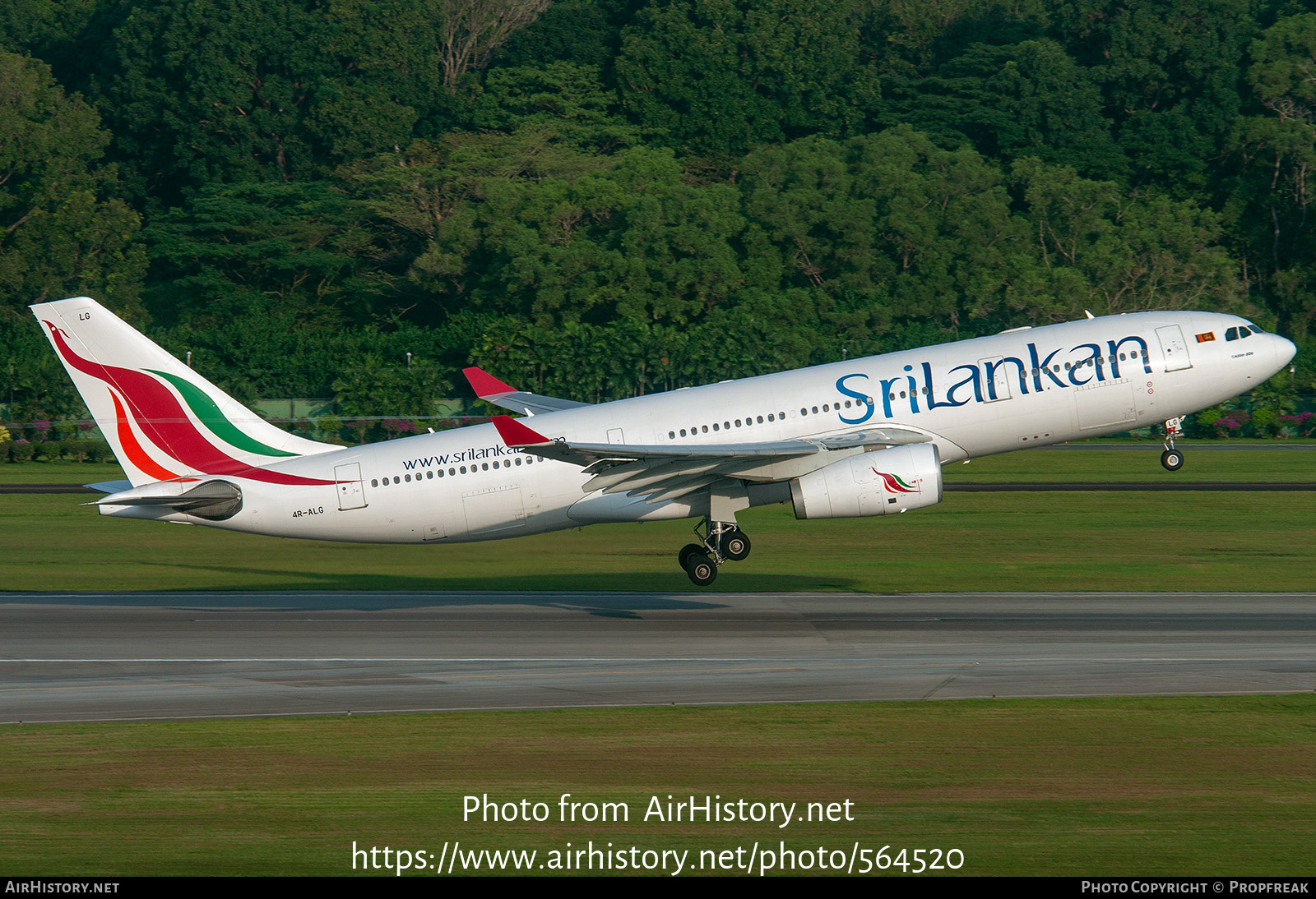 Aircraft Photo of 4R-ALG | Airbus A330-243 | SriLankan Airlines | AirHistory.net #564520