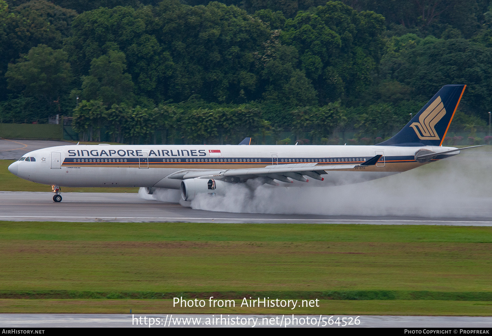 Aircraft Photo of 9V-STH | Airbus A330-343E | Singapore Airlines | AirHistory.net #564526