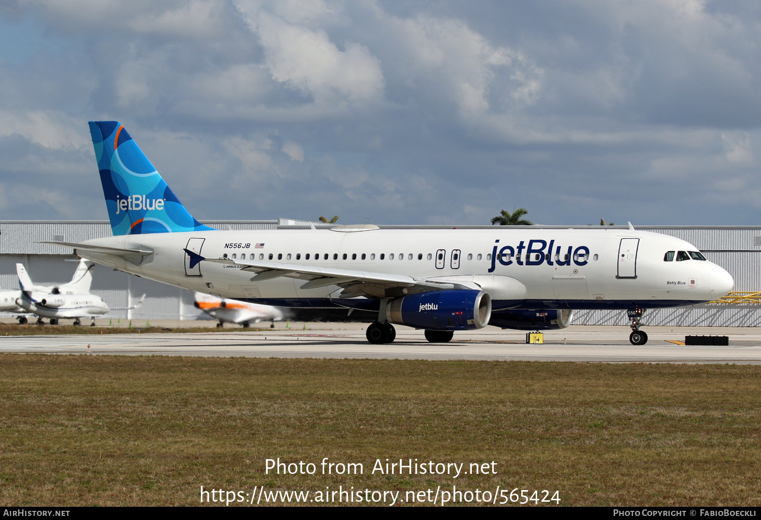 Aircraft Photo of N556JB | Airbus A320-232 | JetBlue Airways | AirHistory.net #565424