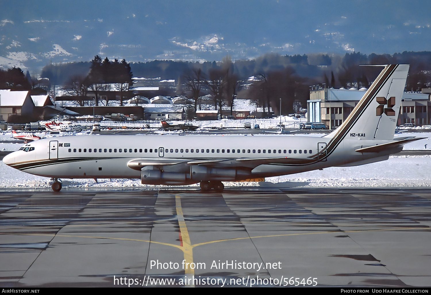 Aircraft Photo of HZ-KA1 | Boeing 720-047B | Sheikh Kamal Adham | AirHistory.net #565465