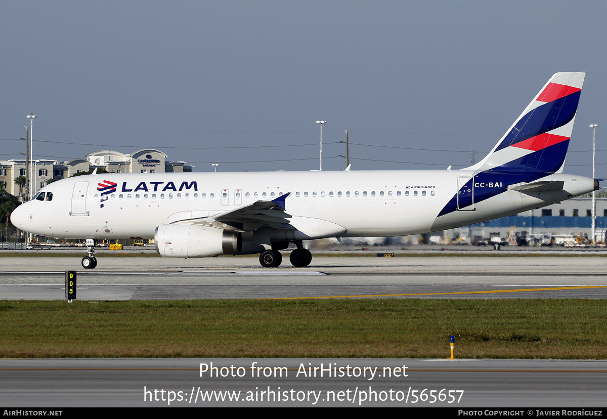 Aircraft Photo of CC-BAI | Airbus A320-232 | LATAM Airlines | AirHistory.net #565657