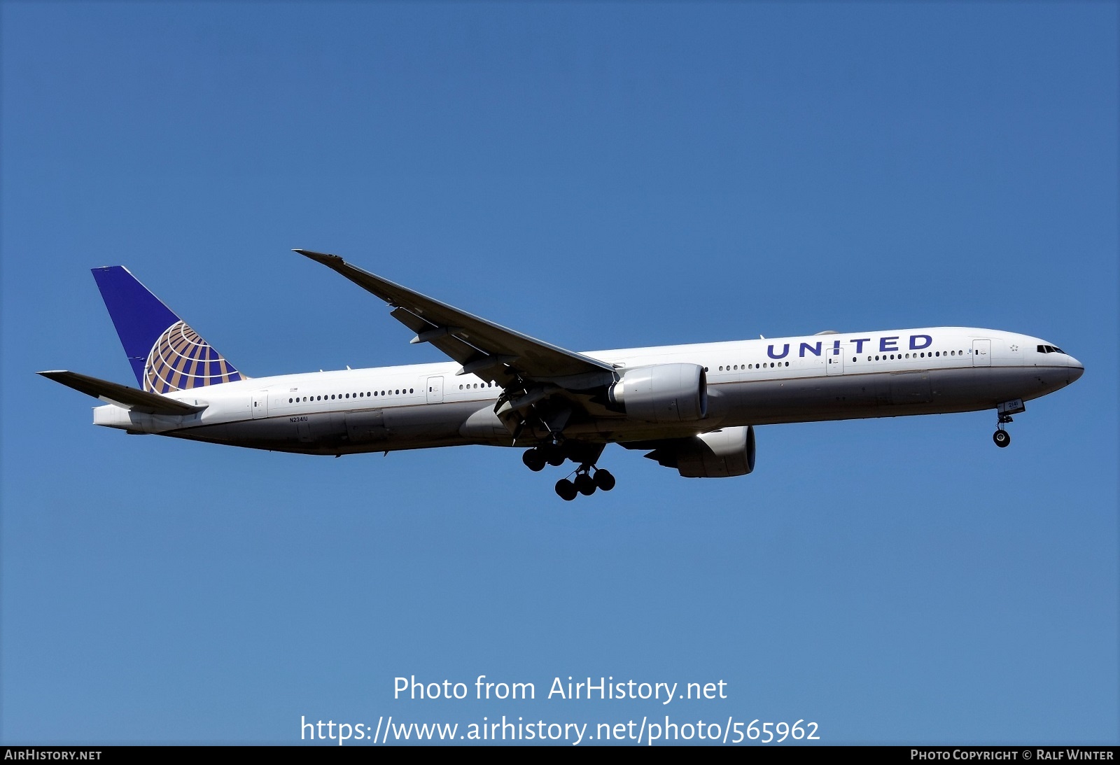 Aircraft Photo of N2341U | Boeing 777-300/ER | United Airlines | AirHistory.net #565962