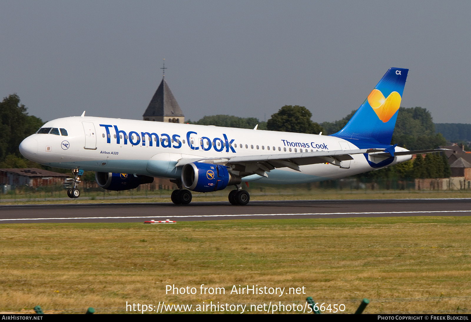 Aircraft Photo of OO-TCX | Airbus A320-212 | Thomas Cook Airlines | AirHistory.net #566450