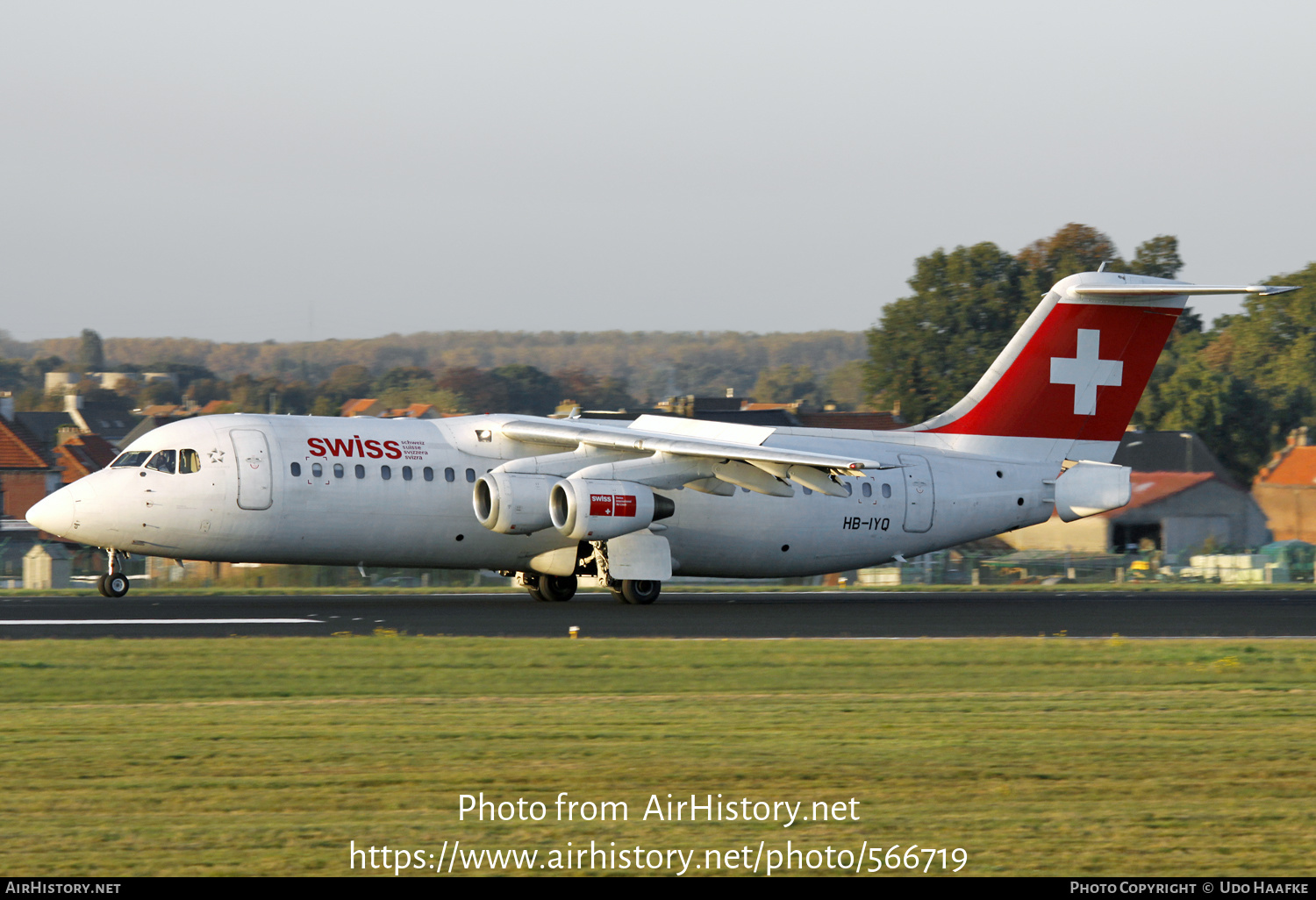 Aircraft Photo of HB-IYQ | BAE Systems Avro 146-RJ100 | Swiss International Air Lines | AirHistory.net #566719