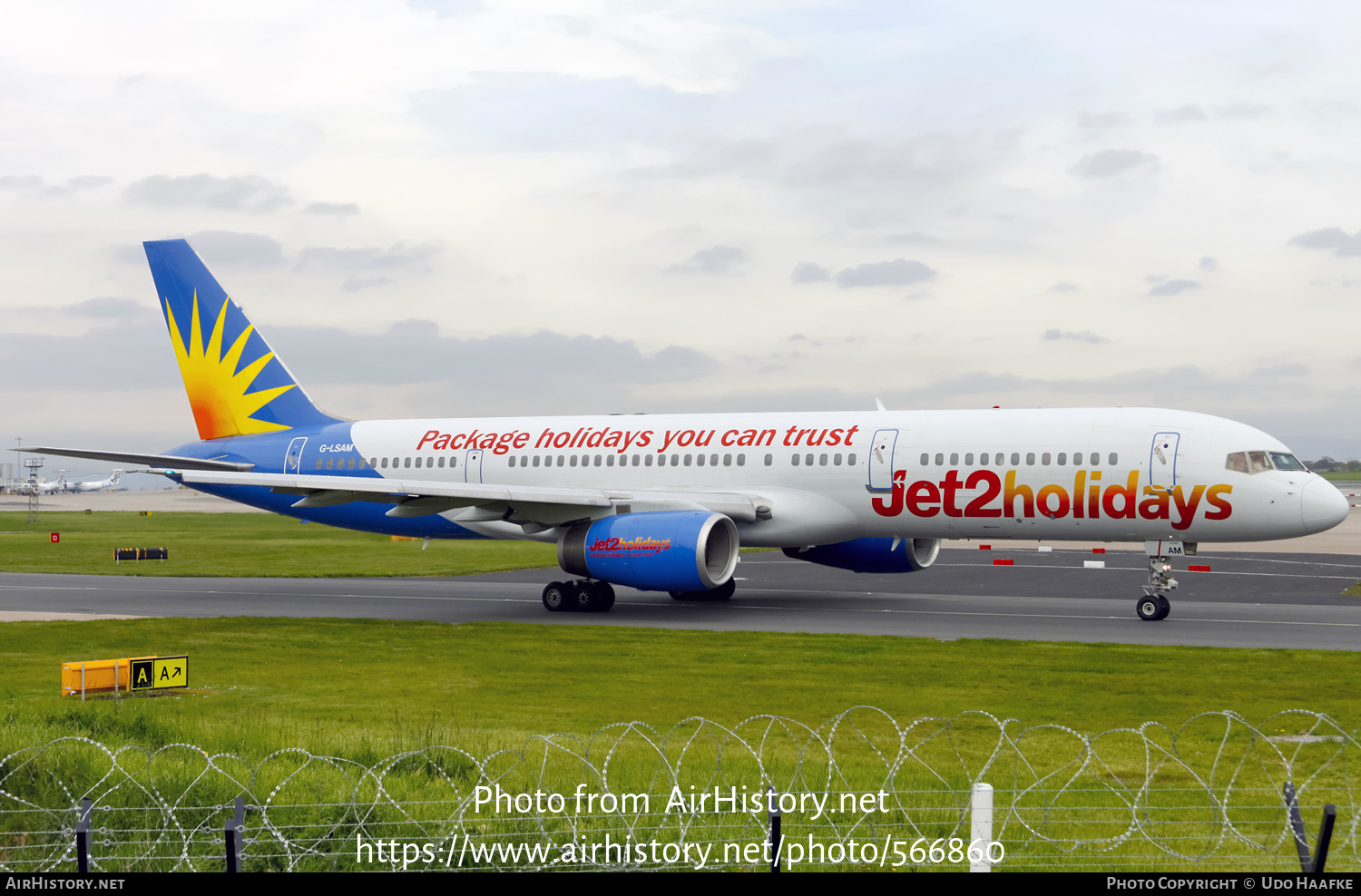 Aircraft Photo of G-LSAM | Boeing 757-204 | Jet2 Holidays | AirHistory.net #566860