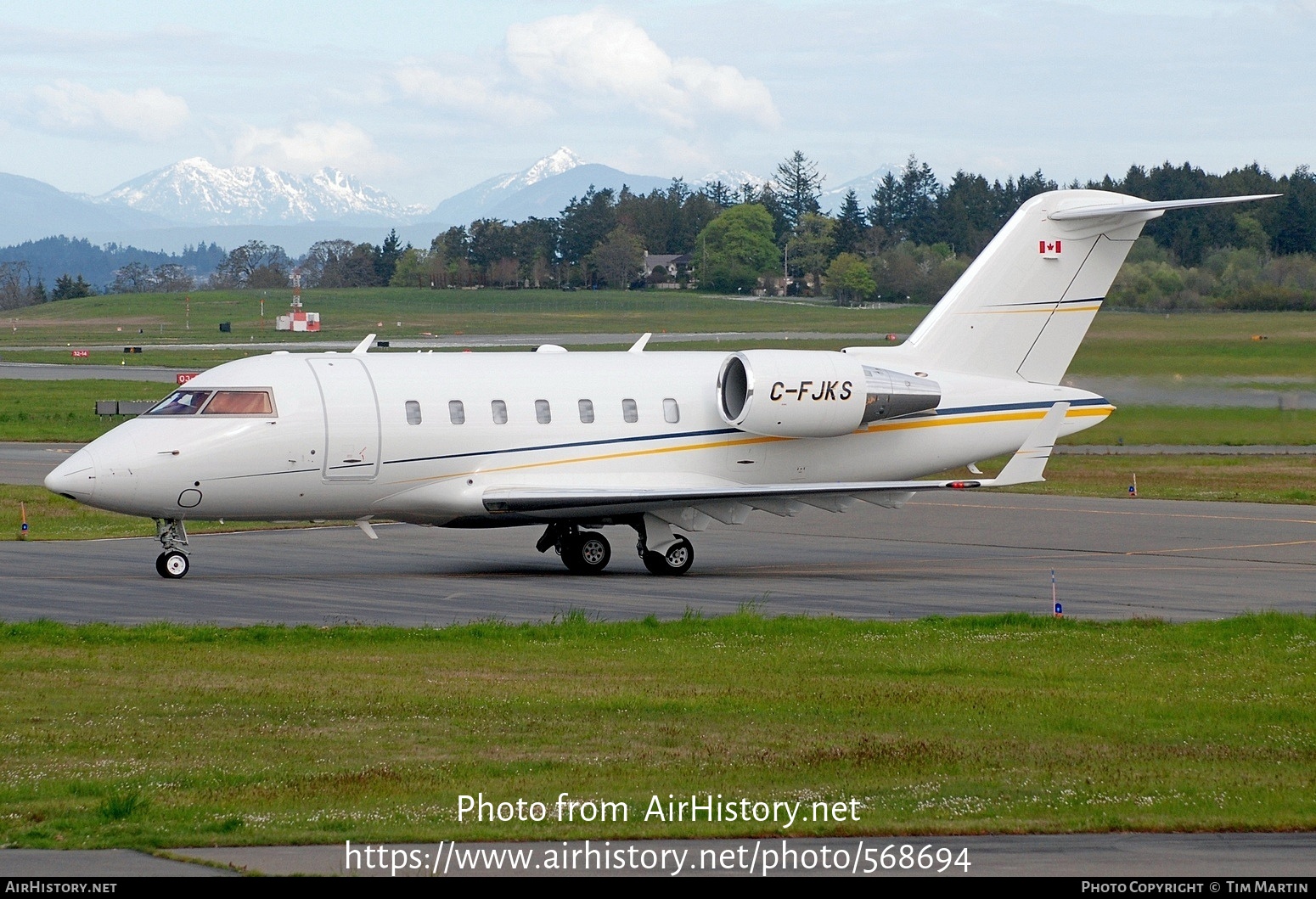 Aircraft Photo of C-FJKS | Bombardier Challenger 605 (CL-600-2B16 ...