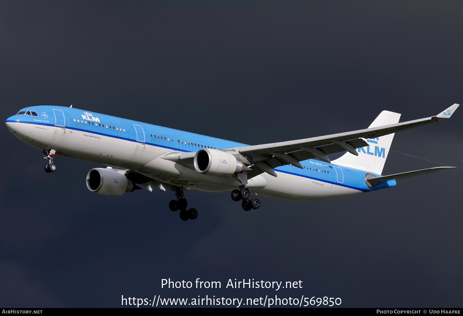 Aircraft Photo of PH-AKA | Airbus A330-303 | KLM - Royal Dutch Airlines | AirHistory.net #569850