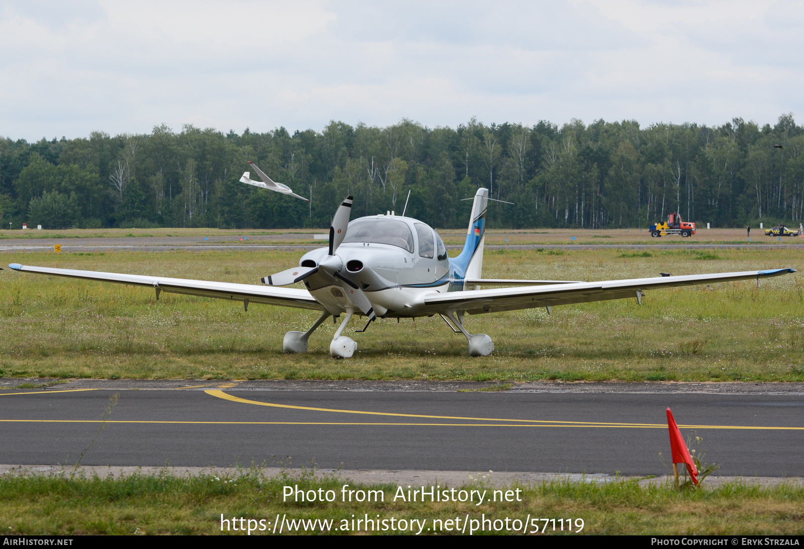 Aircraft Photo of D-EBLN | Cirrus SR-22T G5-GTS | AirHistory.net #571119