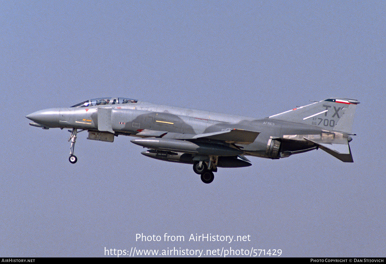 Aircraft Photo of 66-7700 / AF66-700 | McDonnell Douglas F-4D Phantom II | USA - Air Force | AirHistory.net #571429