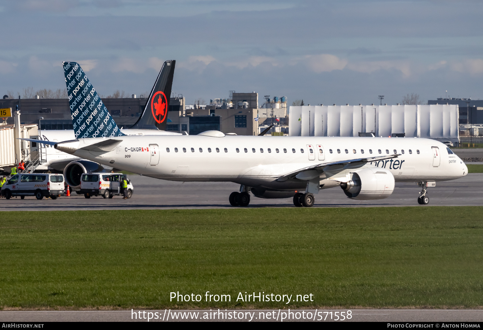 Aircraft Photo of C-GKQR | Embraer 195-E2 (ERJ-190-400) | Porter Airlines | AirHistory.net #571558