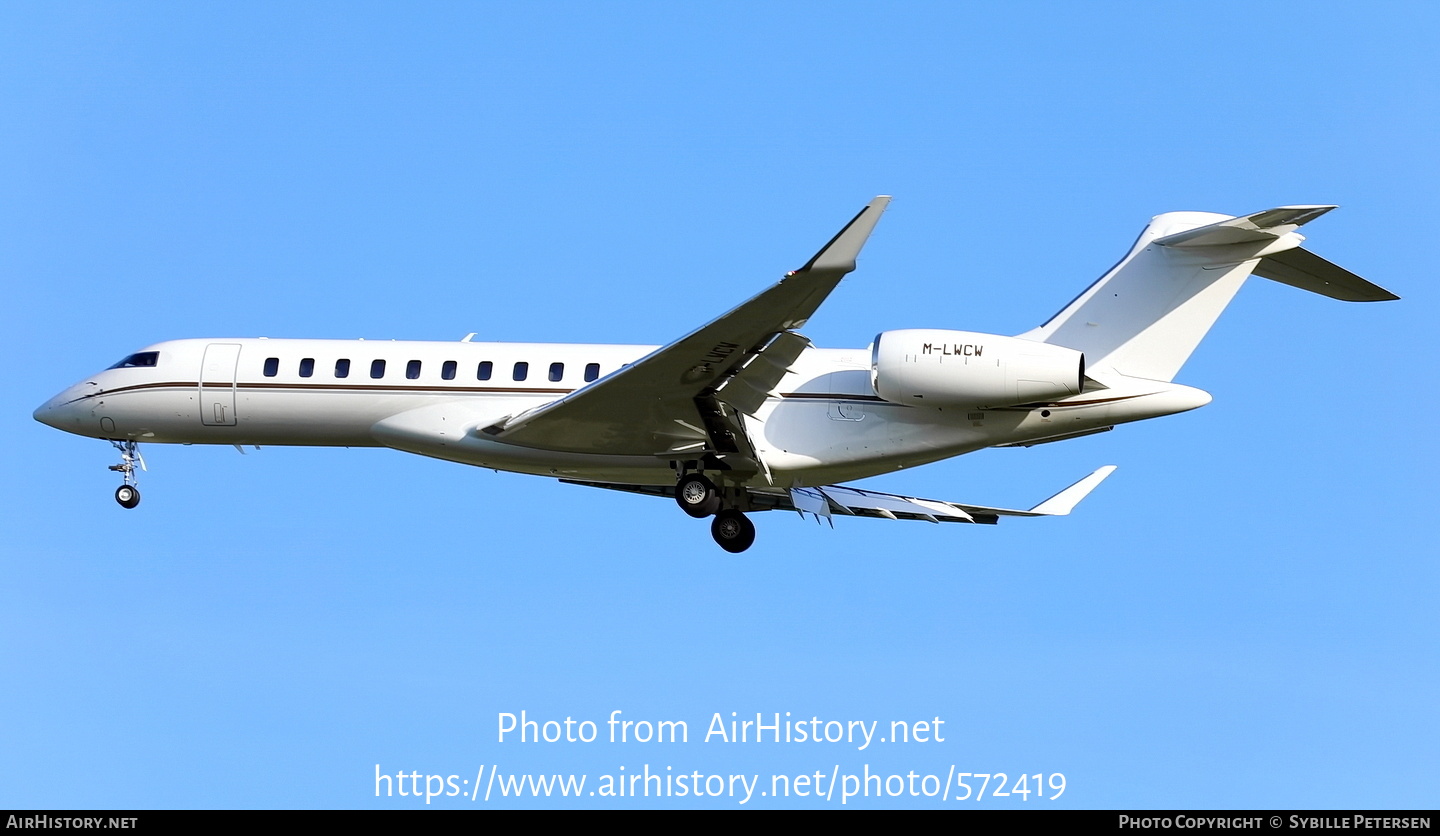 Aircraft Photo of M-LWCW | Bombardier Global 7500 (BD-700-2A12) | AirHistory.net #572419