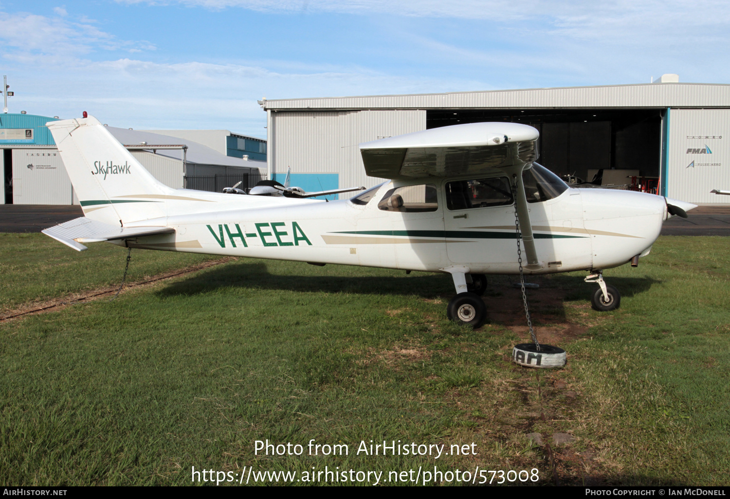 Aircraft Photo of VH-EEA | Cessna 172R Skyhawk | AirHistory.net #573008