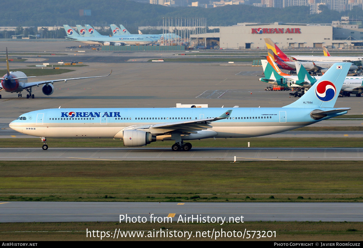 Aircraft Photo of HL7584 | Airbus A330-323 | Korean Air | AirHistory.net #573201