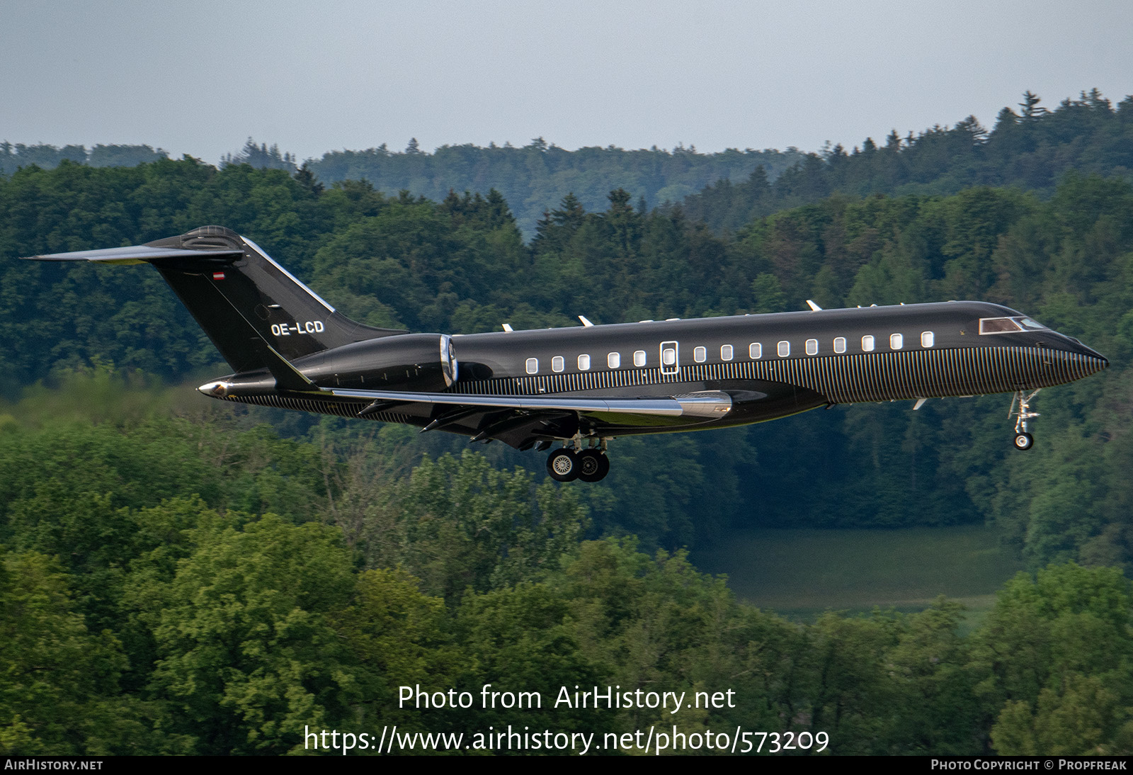 Aircraft Photo of OE-LCD | Bombardier Global Express XRS (BD-700-1A10) | AirHistory.net #573209