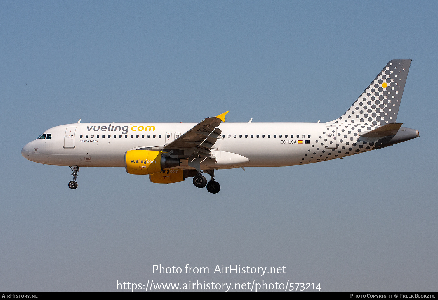 Aircraft Photo of EC-LSA | Airbus A320-214 | Vueling Airlines | AirHistory.net #573214