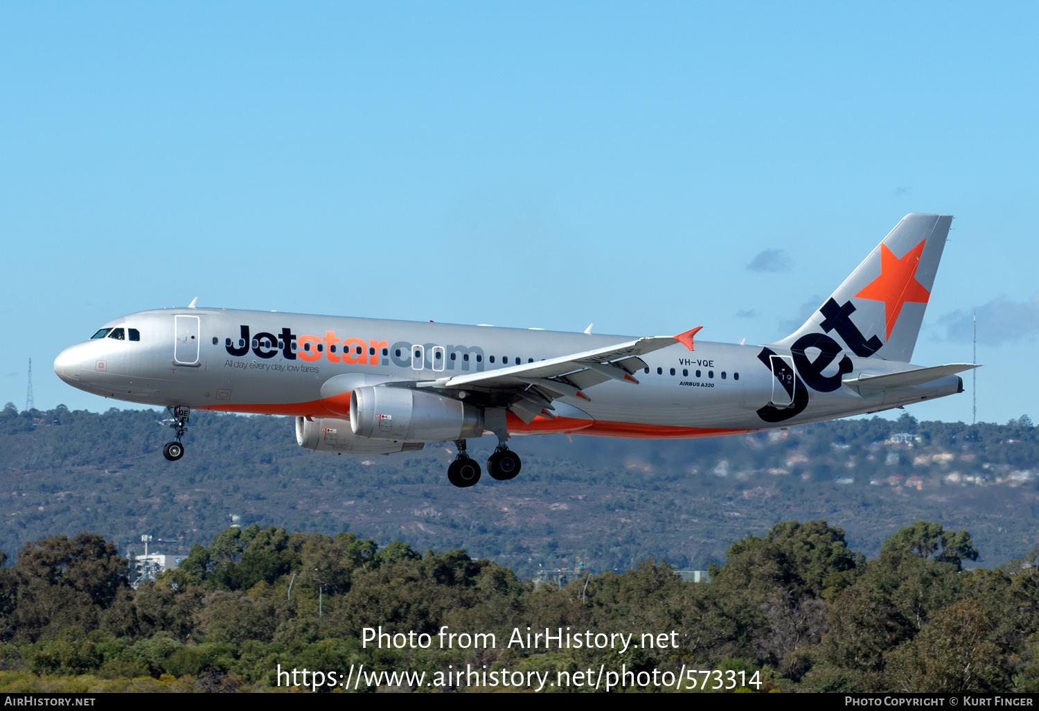 Aircraft Photo of VH-VQE | Airbus A320-232 | Jetstar Airways | AirHistory.net #573314