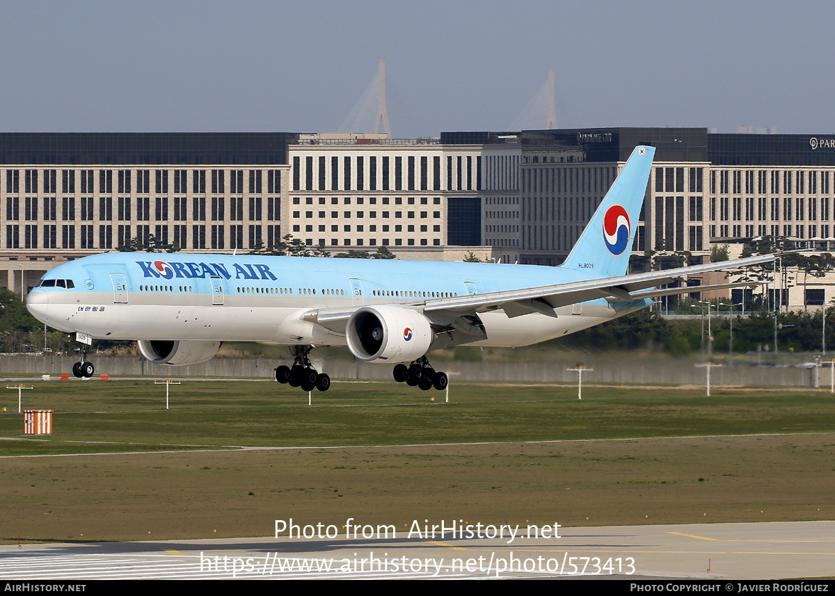 Aircraft Photo of HL8009 | Boeing 777-3B5/ER | Korean Air | AirHistory.net #573413