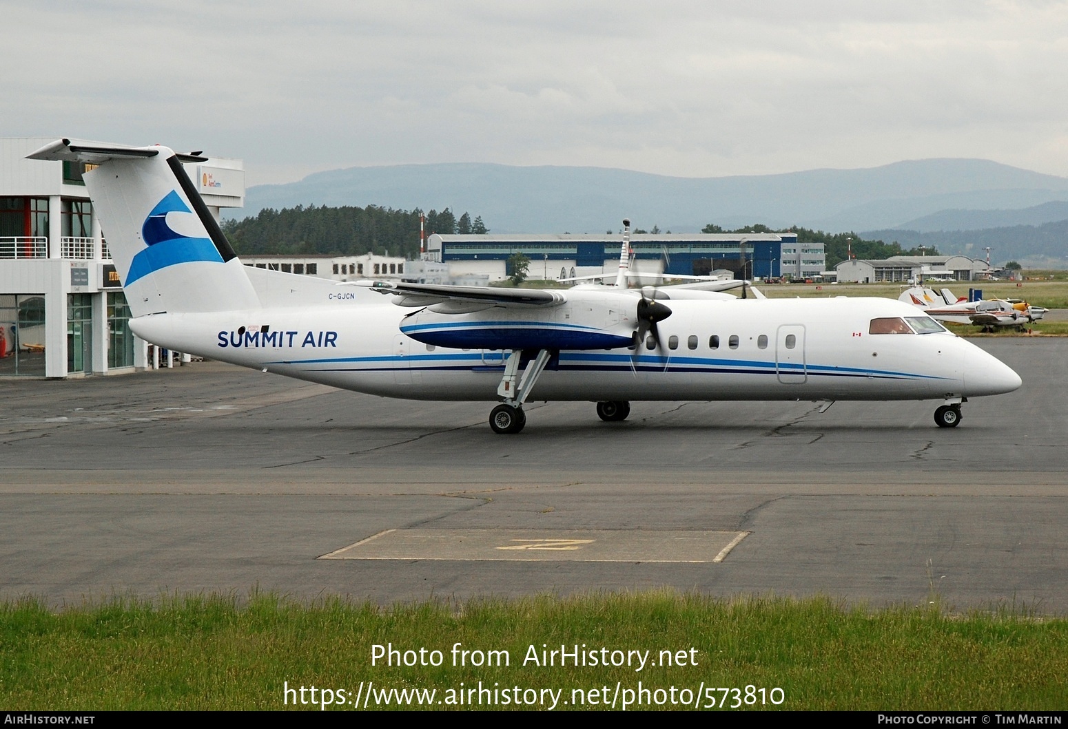 Aircraft Photo of C-GJCN | De Havilland Canada DHC-8-311 Dash 8 | Summit Air | AirHistory.net #573810