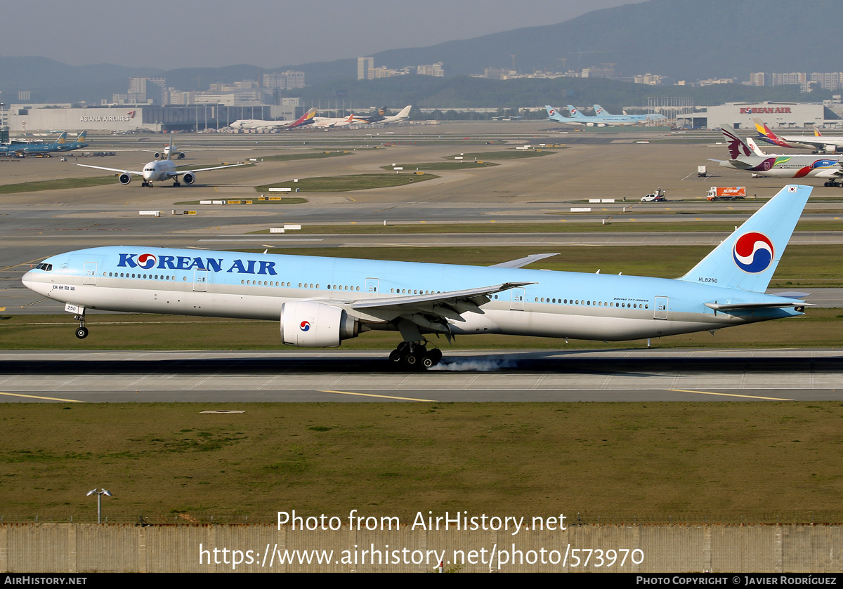 Aircraft Photo of HL8250 | Boeing 777-3B5/ER | Korean Air | AirHistory.net #573970