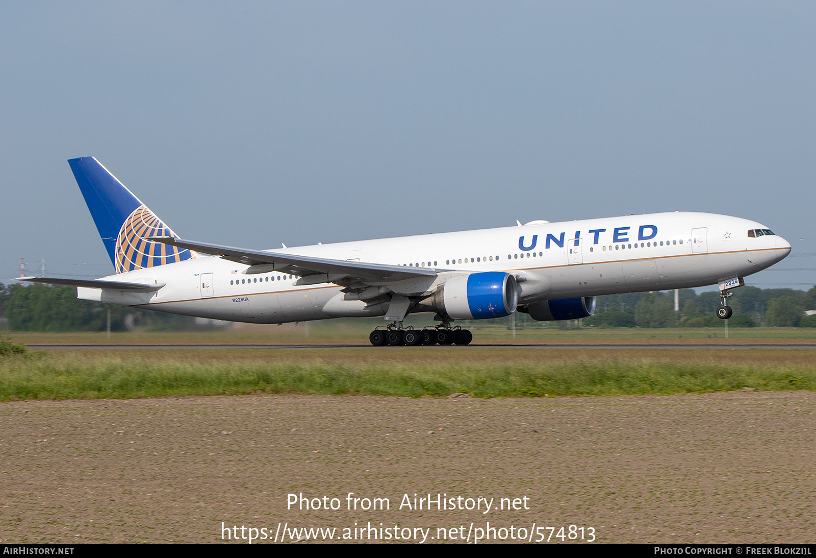 Aircraft Photo of N228UA | Boeing 777-222/ER | United Airlines | AirHistory.net #574813