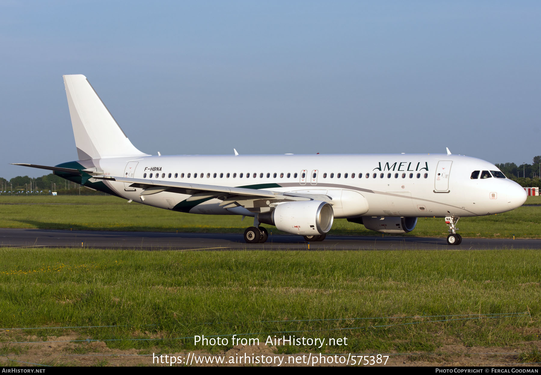 Aircraft Photo of F-HBNA | Airbus A320-214 | Amelia | AirHistory.net #575387