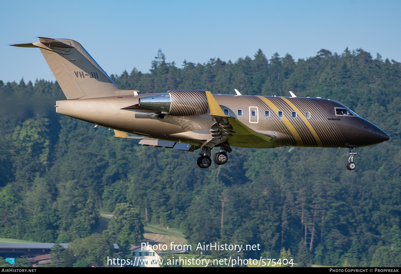 Aircraft Photo of VH-JII | Bombardier Challenger 604 (CL-600-2B16) | AirHistory.net #575404