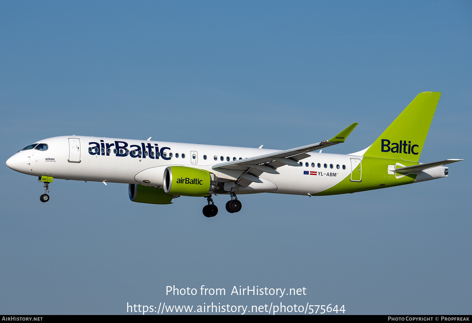 Aircraft Photo of YL-ABM | Airbus A220-371 (BD-500-1A11) | AirBaltic | AirHistory.net #575644