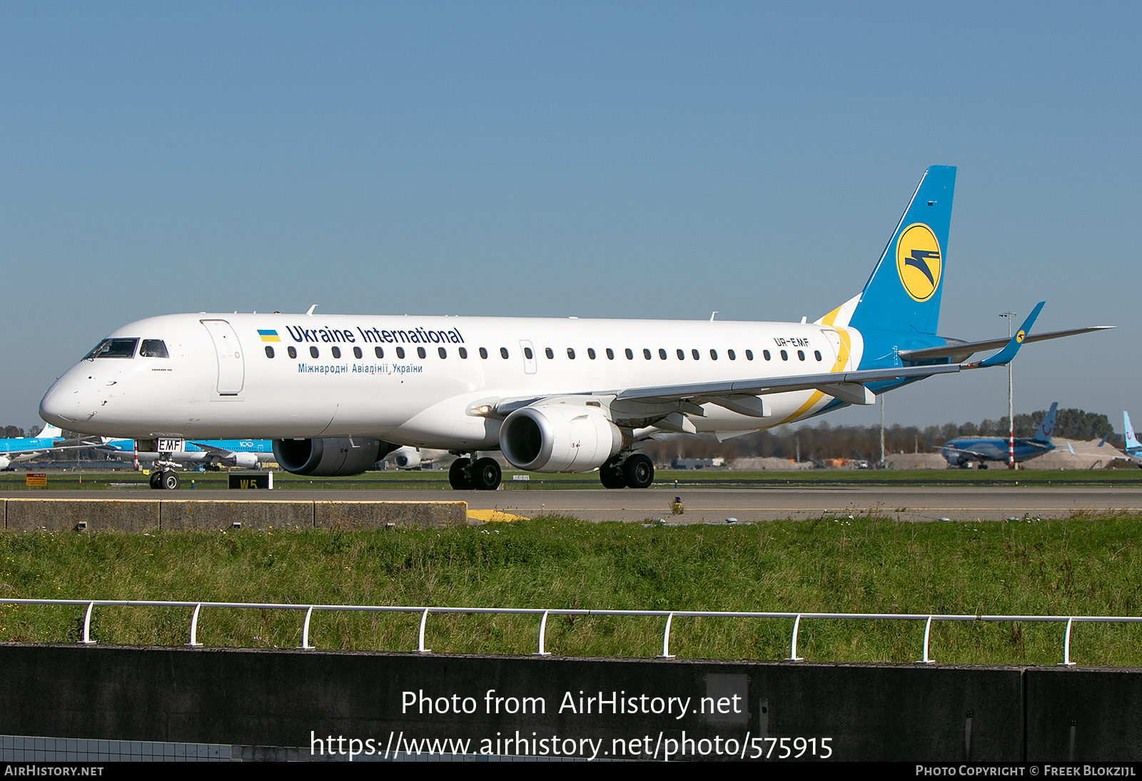 Aircraft Photo of UR-EMF | Embraer 195LR (ERJ-190-200LR) | Ukraine International Airlines | AirHistory.net #575915