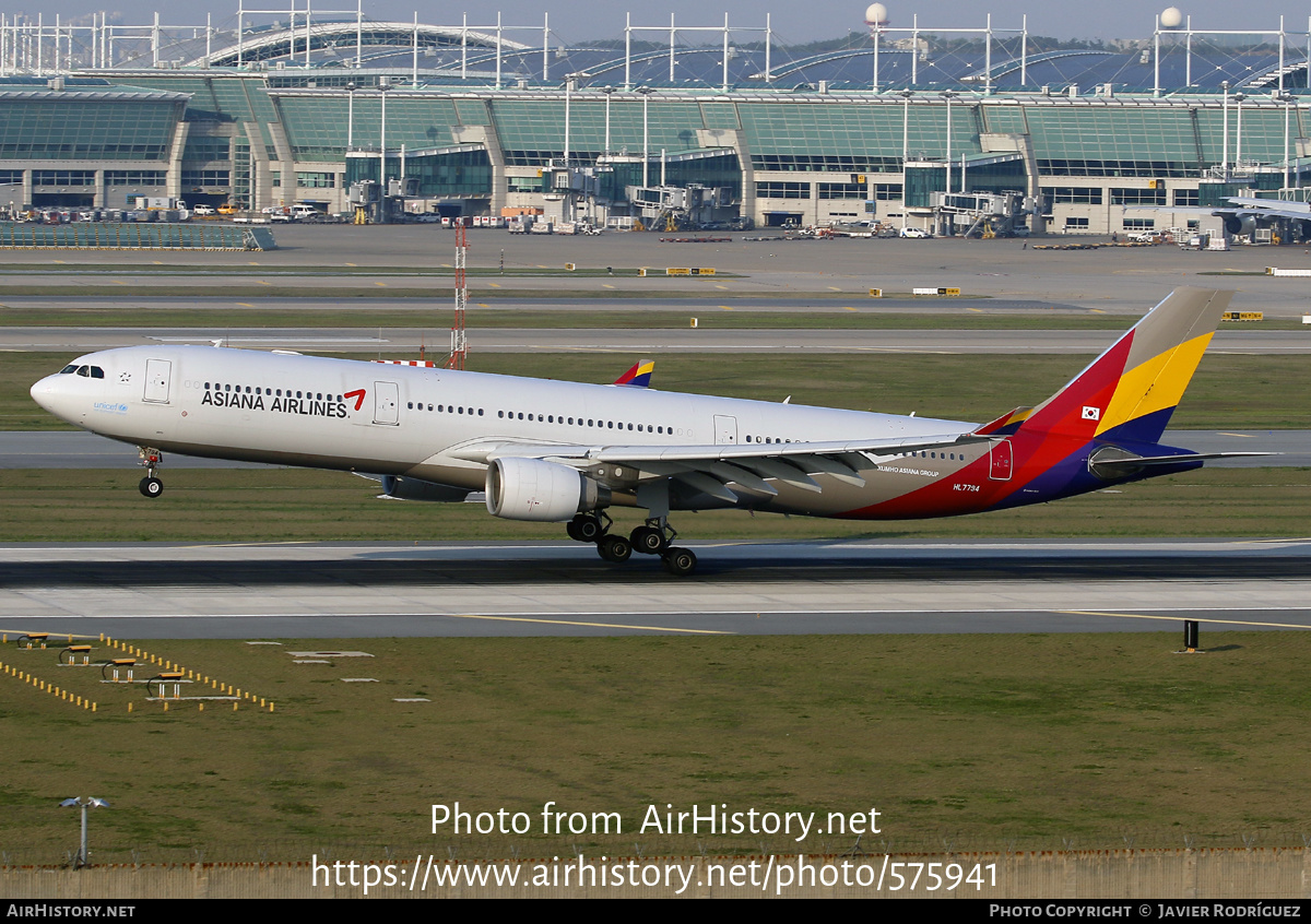 Aircraft Photo of HL7794 | Airbus A330-323E | Asiana Airlines | AirHistory.net #575941