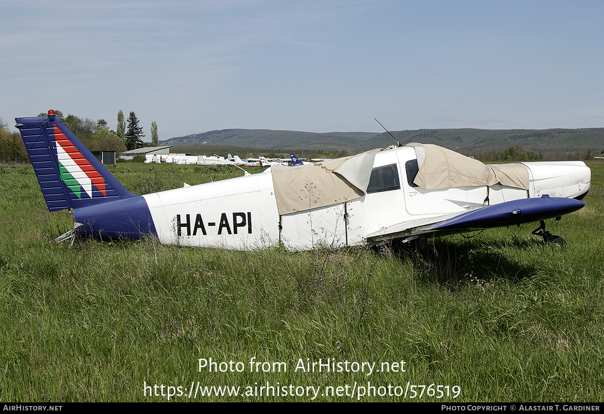 Aircraft Photo of HA-API | Piper PA-32-300 Cherokee Six | Malév Aero Club | AirHistory.net #576519