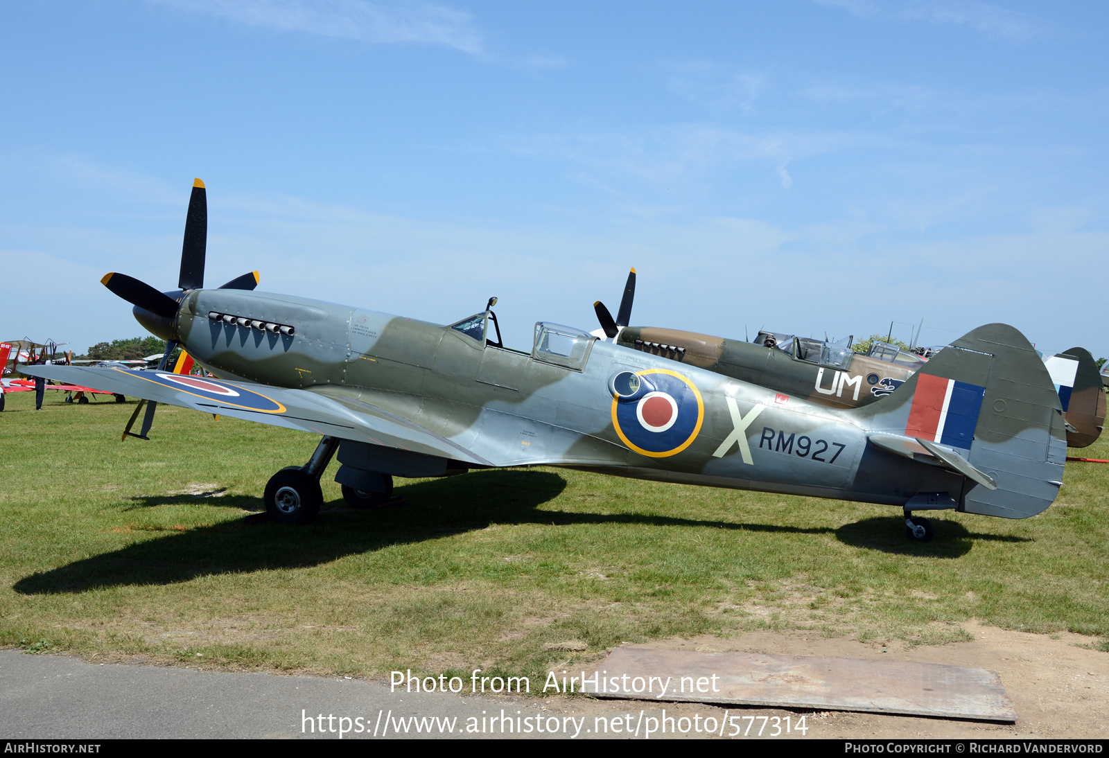 Aircraft Photo of G-SXIV / RM927 | Supermarine 379 Spitfire FR14E | UK - Air Force | AirHistory.net #577314