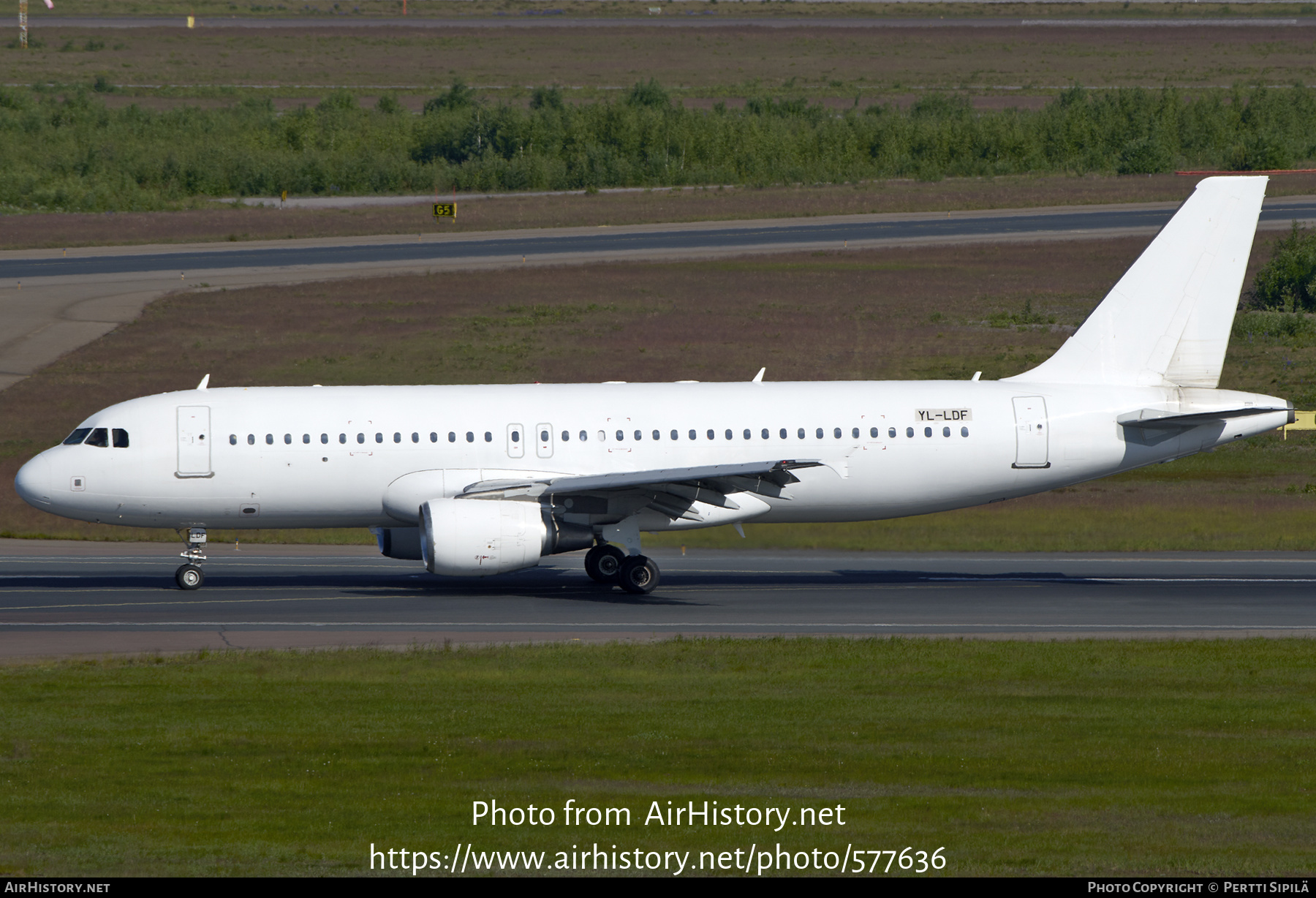 Aircraft Photo of YL-LDF | Airbus A320-214 | AirHistory.net #577636