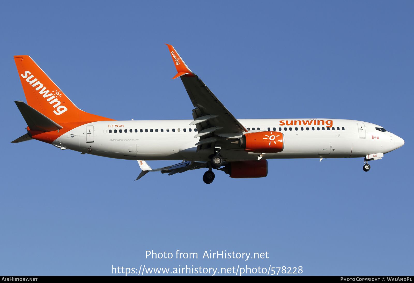 Aircraft Photo of C-FWGH | Boeing 737-86J | Sunwing Airlines | AirHistory.net #578228