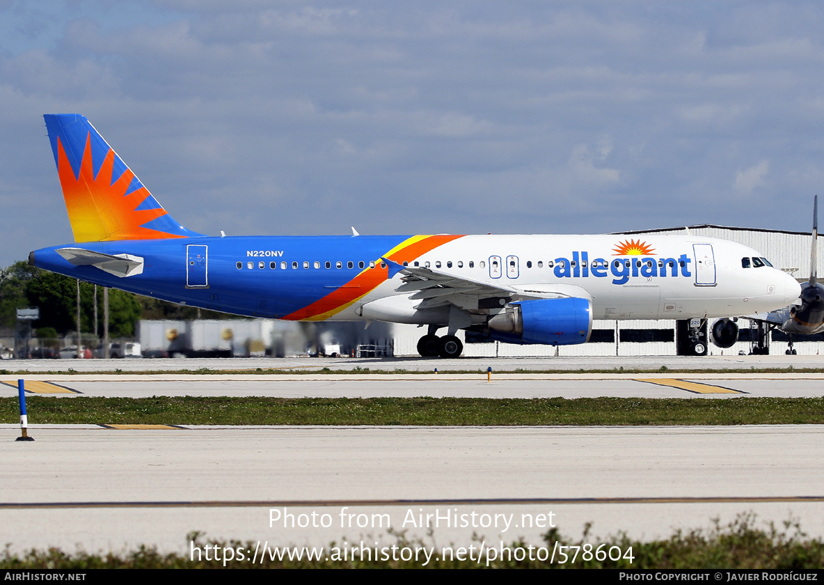 Aircraft Photo of N220NV | Airbus A320-214 | Allegiant Air | AirHistory.net #578604