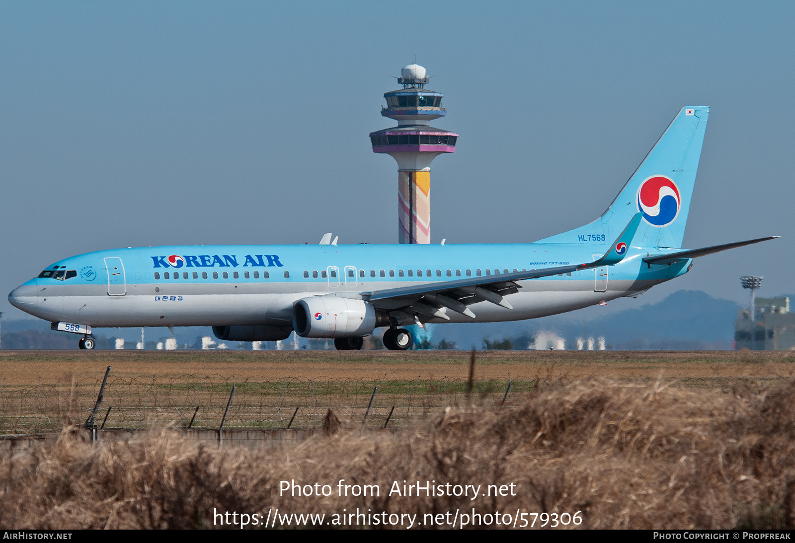 Aircraft Photo of HL7568 | Boeing 737-8B5 | Korean Air | AirHistory.net #579306