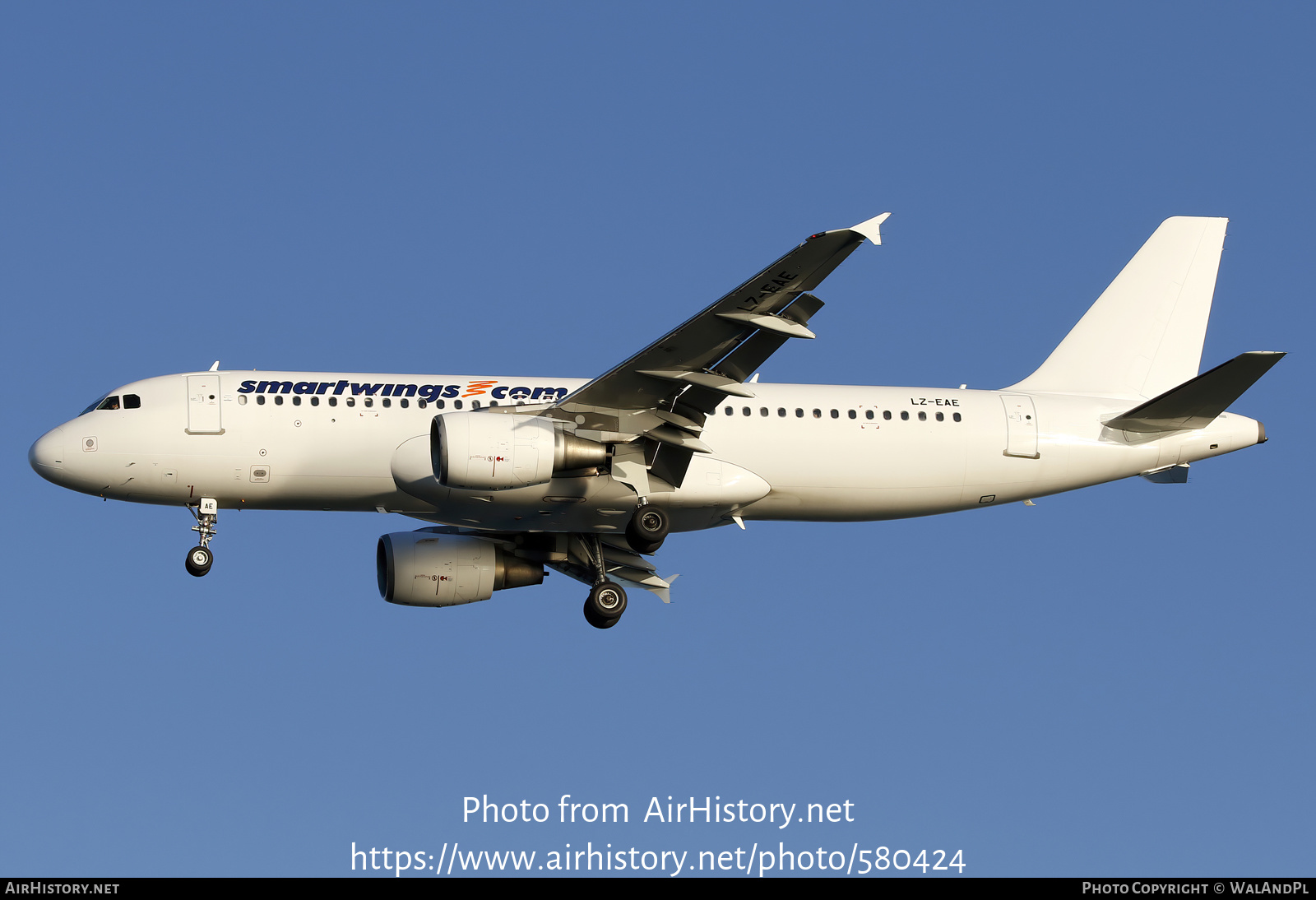 Aircraft Photo of LZ-EAE | Airbus A320-214 | Smartwings | AirHistory.net #580424