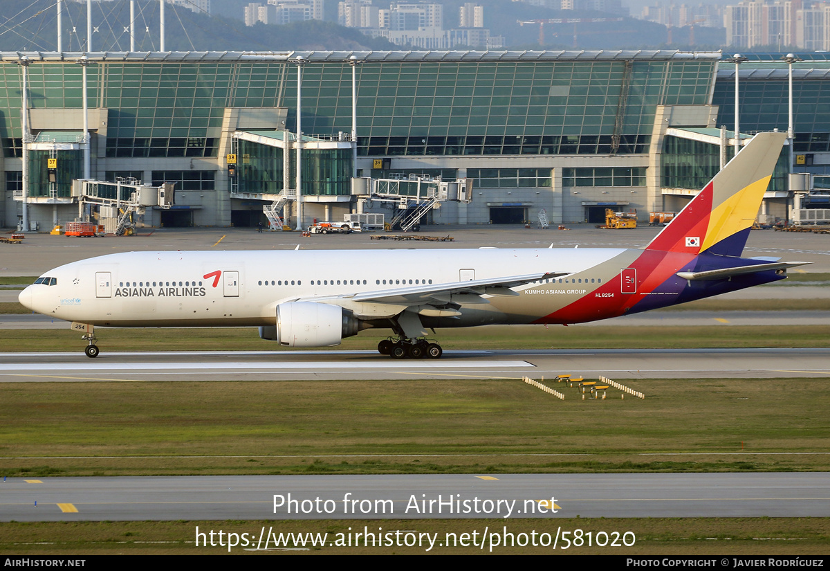 Aircraft Photo of HL8254 | Boeing 777-28E/ER | Asiana Airlines | AirHistory.net #581020