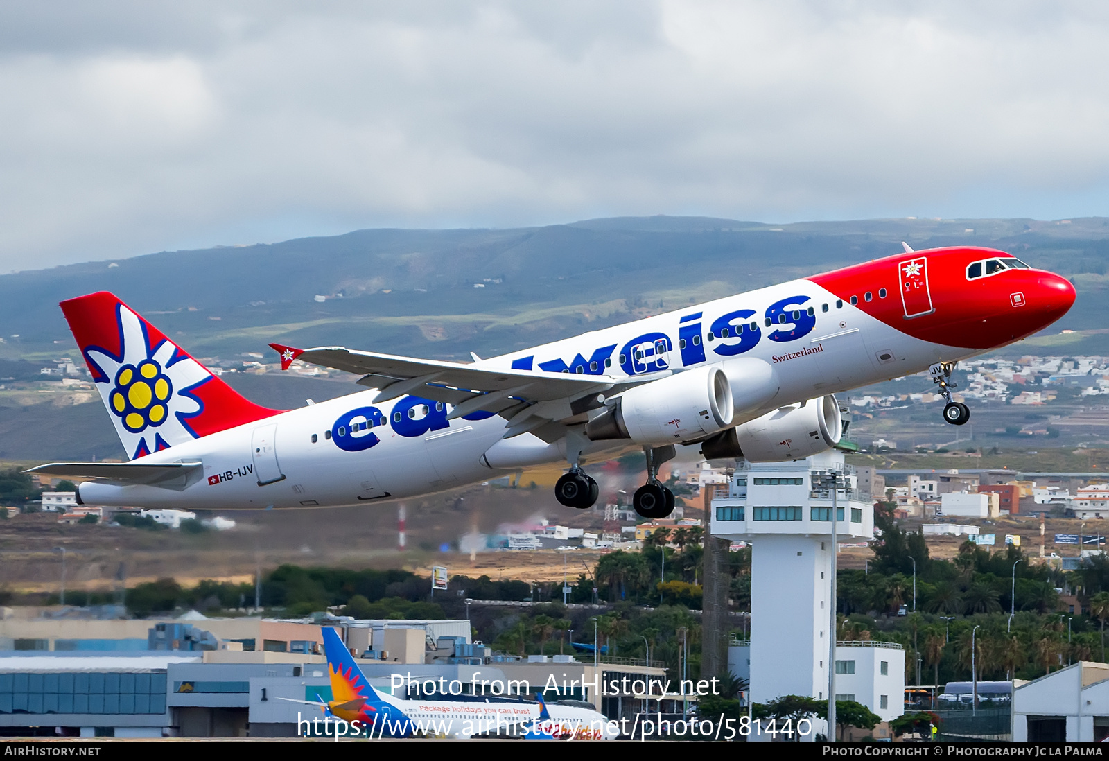 Aircraft Photo of HB-IJV | Airbus A320-214 | Edelweiss Air | AirHistory.net #581440