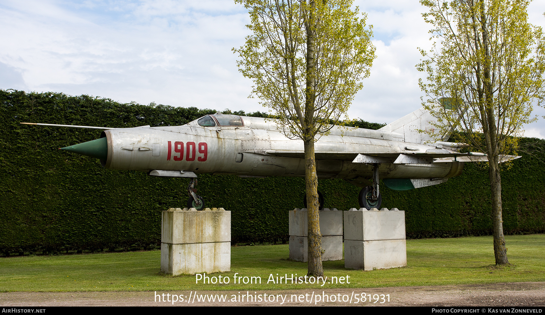 Aircraft Photo of 1909 | Mikoyan-Gurevich MiG-21R | Poland - Air Force | AirHistory.net #581931