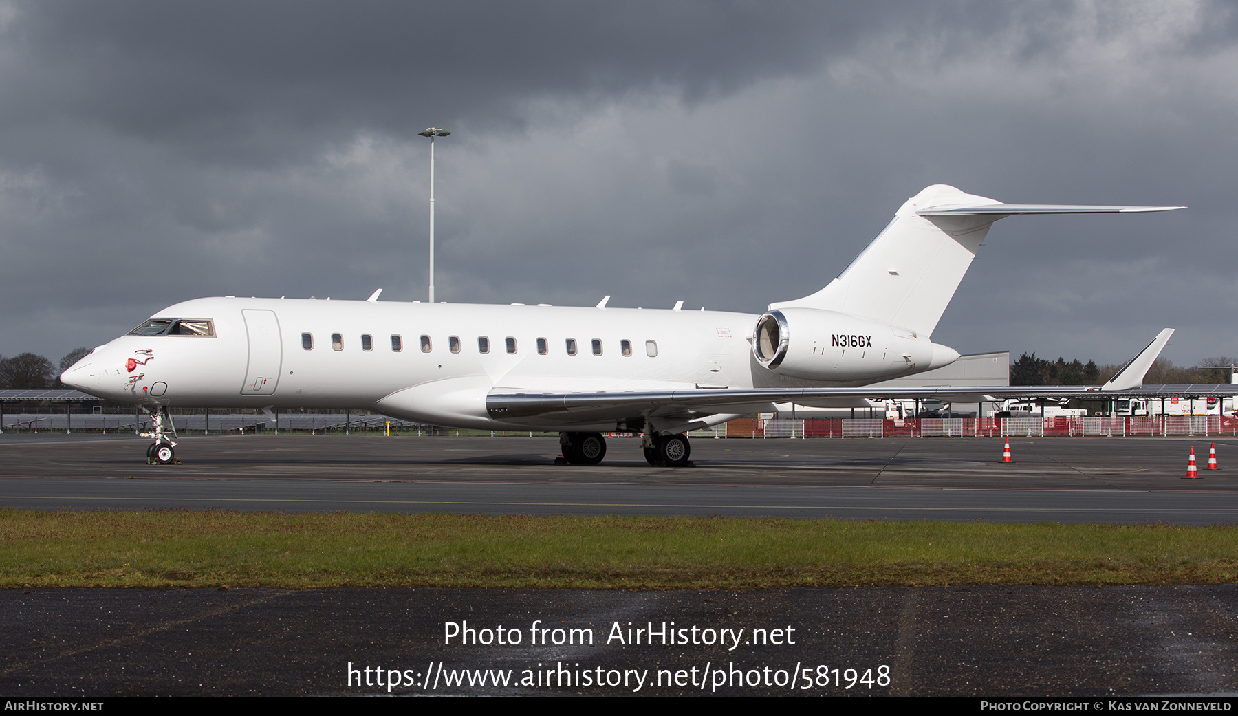 Aircraft Photo of N316GX | Bombardier Global Express XRS (BD-700-1A10) | AirHistory.net #581948