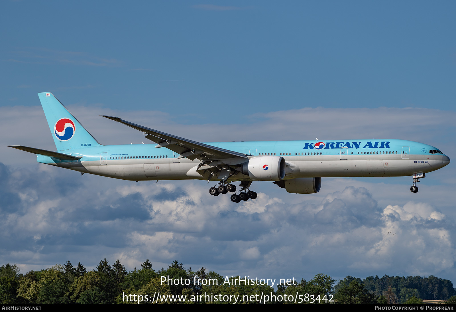 Aircraft Photo of HL8250 | Boeing 777-3B5/ER | Korean Air | AirHistory.net #583442